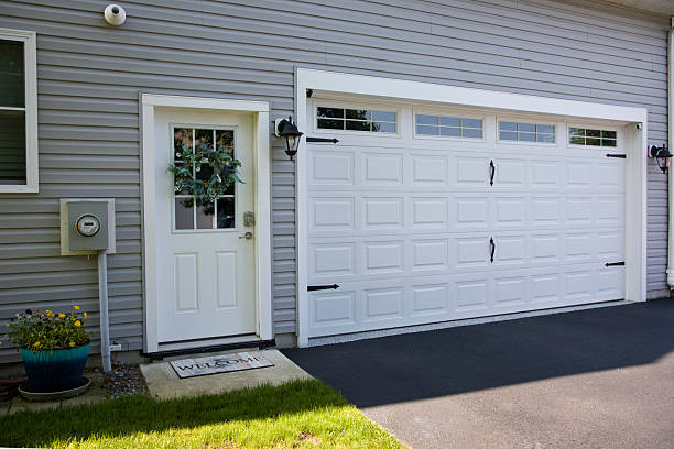24/7 Emergency Garage Door Panel Replacement experts in Edgewater, NJ